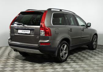 Подержанный автомобиль Volvo XC90 2008 года (5 фото)