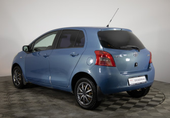 Подержанный автомобиль Toyota Yaris Hatchback 2007 года (7 фото)