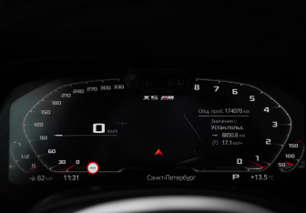 Подержанный автомобиль BMW X5 2019 года (16 фото)