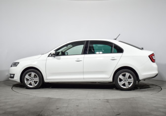 Подержанный автомобиль Skoda Rapid Liftback 2019 года (8 фото)
