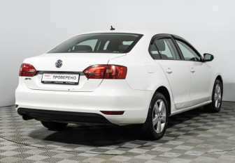 Подержанный автомобиль Volkswagen Jetta Sedan 2014 года (5 фото)