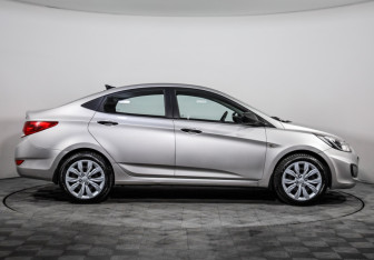 Подержанный автомобиль Hyundai Solaris Sedan 2013 года (4 фото)