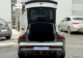 Подержанный автомобиль Changan UNI-V 2023 года (6 фото)