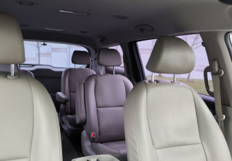 Подержанный автомобиль Kia Carnival 2019 года (15 фото)