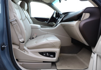 Подержанный автомобиль Cadillac Escalade Suv 2016 года (30 фото)