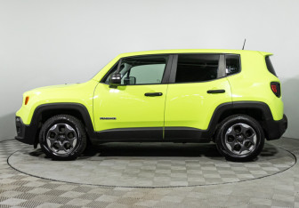 Подержанный автомобиль Jeep Renegade 2018 года (8 фото)