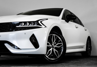 Подержанный автомобиль Kia K5 2020 года (2 фото)