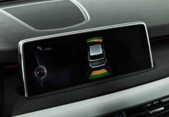 Подержанный автомобиль BMW X5 2015 года (19 фото)