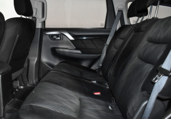 Подержанный автомобиль Mitsubishi Pajero Sport 2017 года (13 фото)