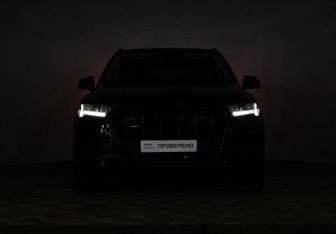 Подержанный автомобиль Audi Q7 2021 года (36 фото)