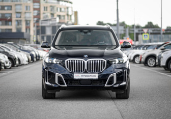 Подержанный автомобиль BMW X5 2024 года (3 фото)
