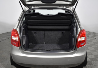 Подержанный автомобиль Skoda Fabia Hatchback 2013 года (17 фото)