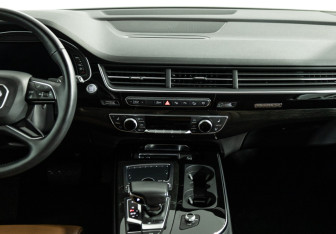 Подержанный автомобиль Audi Q7 2019 года (14 фото)