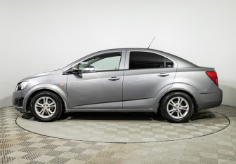 Подержанный автомобиль Chevrolet Aveo Sedan 2012 года (8 фото)
