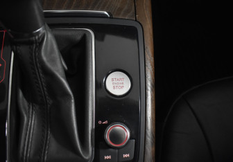 Подержанный автомобиль Audi A6 allroad 2013 года (18 фото)