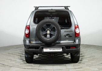 Подержанный автомобиль Chevrolet Niva 2016 года (6 фото)