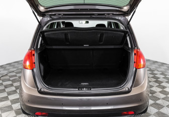 Подержанный автомобиль Kia Venga 2016 года (20 фото)