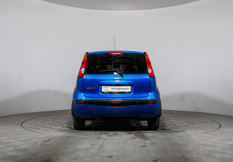 Подержанный автомобиль Nissan Note 2007 года (6 фото)