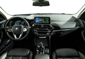 Подержанный автомобиль BMW X3 2018 года (13 фото)