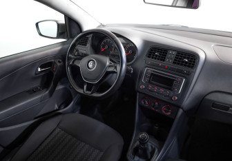 Подержанный автомобиль Volkswagen Polo Sedan 2015 года (7 фото)