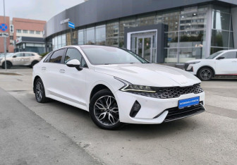 Подержанный автомобиль Kia K5 2020 года (3 фото)