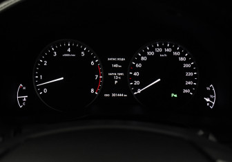 Подержанный автомобиль Lexus ES 2012 года (17 фото)