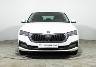 Подержанный автомобиль Skoda Octavia Liftback 2022 года (2 фото)