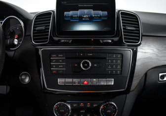 Подержанный автомобиль Mercedes-Benz GLE 2015 года (18 фото)