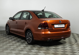 Подержанный автомобиль Volkswagen Polo Sedan 2018 года (7 фото)