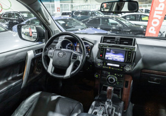 Подержанный автомобиль Toyota Land Cruiser Prado 2013 года (11 фото)