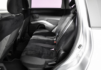 Подержанный автомобиль Mitsubishi Outlander 2010 года (11 фото)