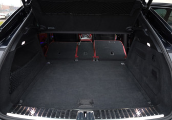 Подержанный автомобиль Porsche Cayenne 2019 года (36 фото)