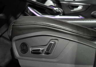 Подержанный автомобиль Audi Q8 2019 года (10 фото)