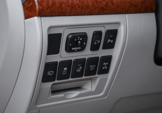 Подержанный автомобиль Toyota Land Cruiser Suv 2013 года (24 фото)