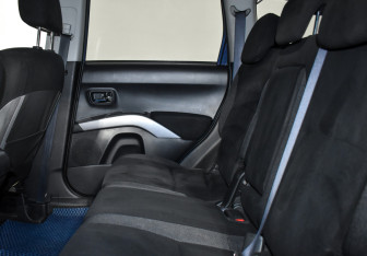 Подержанный автомобиль Mitsubishi Outlander 2008 года (12 фото)