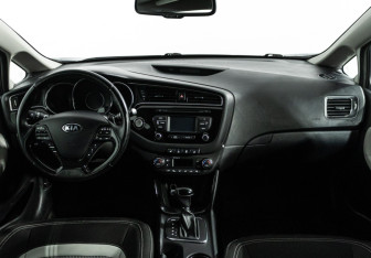 Подержанный автомобиль Kia Ceed Wagon 2015 года (13 фото)