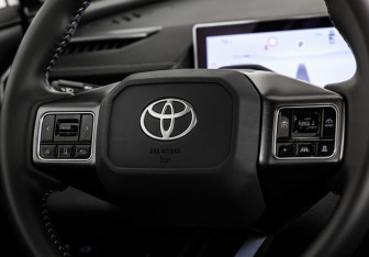 Подержанный автомобиль Toyota RAV4 2026 года (18 фото)