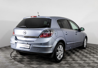 Подержанный автомобиль Opel Astra Hatchback 2010 года (5 фото)