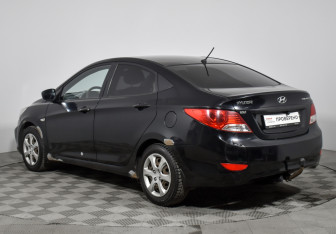 Подержанный автомобиль Hyundai Solaris Sedan 2013 года (7 фото)