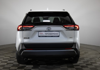 Подержанный автомобиль Toyota RAV4 2019 года (6 фото)