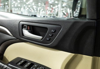 Подержанный автомобиль Toyota Highlander 2014 года (18 фото)