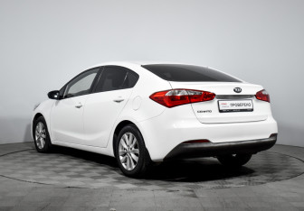 Подержанный автомобиль Kia Cerato Sedan 2013 года (7 фото)