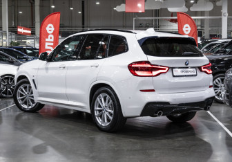 Подержанный автомобиль BMW X3 2019 года (10 фото)