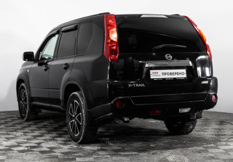 Подержанный автомобиль Nissan X-Trail 2010 года (7 фото)