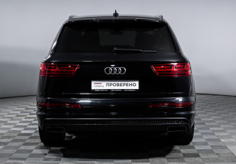 Подержанный автомобиль Audi Q7 2018 года (45 фото)