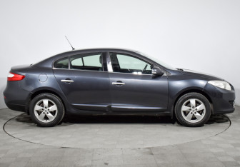 Подержанный автомобиль Renault Fluence 2010 года (4 фото)