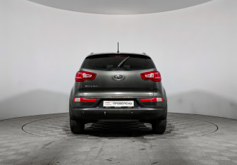 Подержанный автомобиль Kia Sportage 2011 года (6 фото)