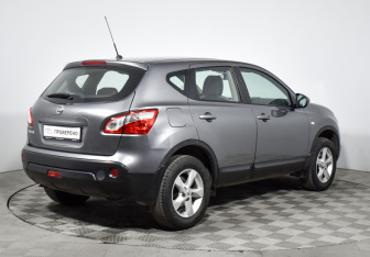 Подержанный автомобиль Nissan Qashqai 2012 года (5 фото)