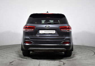 Подержанный автомобиль Kia Sorento 2017 года (6 фото)
