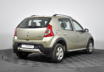 Подержанный автомобиль Renault Sandero 2012 года (5 фото)